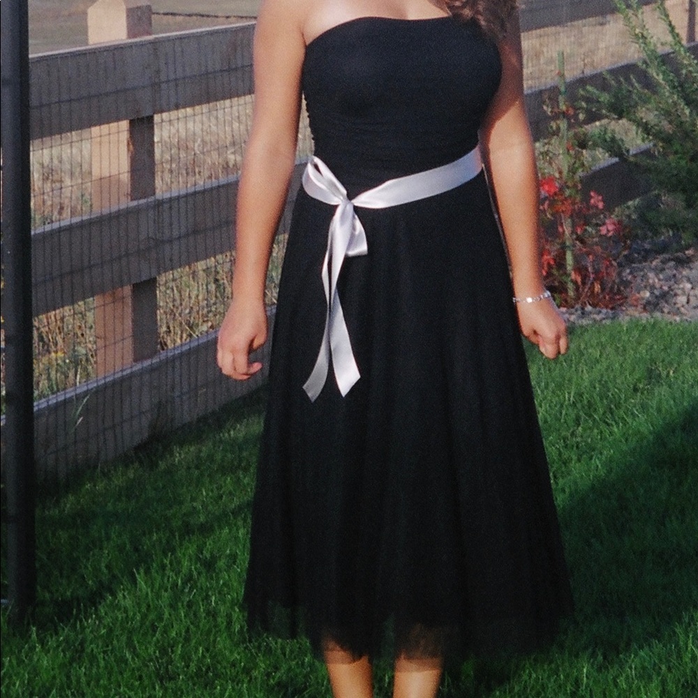 B. Darlin Black Strapless Tulle Dress Juniors 5 - Picture 1 of 9